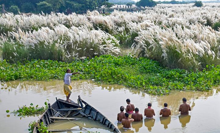 পুজো আসতে আর হাতে গোনা কয়েকটা দিন। আগামী সপ্তাহেই মহালয়া। কিন্তু দেবীপক্ষের আগেই দুর্যোগের খবর দিল আবহাওয়া দফতর।