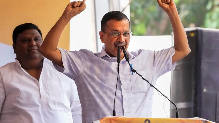 दूसरी तरफ आप नेता और राज्यसभा सांसद राघव चड्ढा ने भी कांग्रेस और भाजपा को चेतावनी दे दी है कि वह आम आदमी पार्टी को कमतर न आंके. चड्ढा बोले कि अब अरविंद केजरीवाल हरियाणा में चुनावी अभियान का नेतृत्व करेंगे, क्योंकि पारंपरिक राजनीतिक दलों से जनता थक चुकी है और विकल्प की तलाश कर रही है. उम्मीद जताई जा रही है कि इस्तीफे के बाद अब अरविंद केजरीवाल हरियाणा पर ज्यादा ध्यान देंगे.