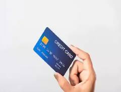 क्रेडिट कार्डचा वापर करत असाल तर 'या' पाच गोष्टी कधीच करू नका; अन्यथा बसेल फटका