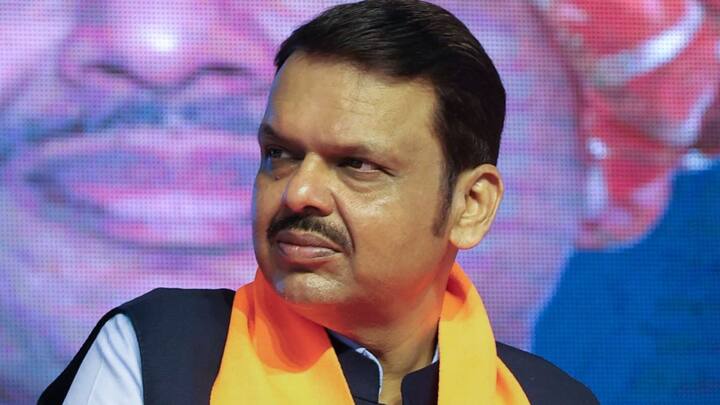 लोकसभा चुनाव में भारतीय जनता पार्टी कुछ खास प्रदर्शन नहीं कर पाई है इसे भी देवेंद्र फडणवीस से जोड़कर देखा जाएगा. अब तक देवेंद्र फडणवीस को लेकर यह खबर सामने आई है. हालांकि, इन बातों की अब तक पुष्टि नहीं हो पाई है. अब देखना ये है कि भारतीय जनता पार्टी देवेंद्र फडणवीस को लेकर क्या फैसला लेती है.