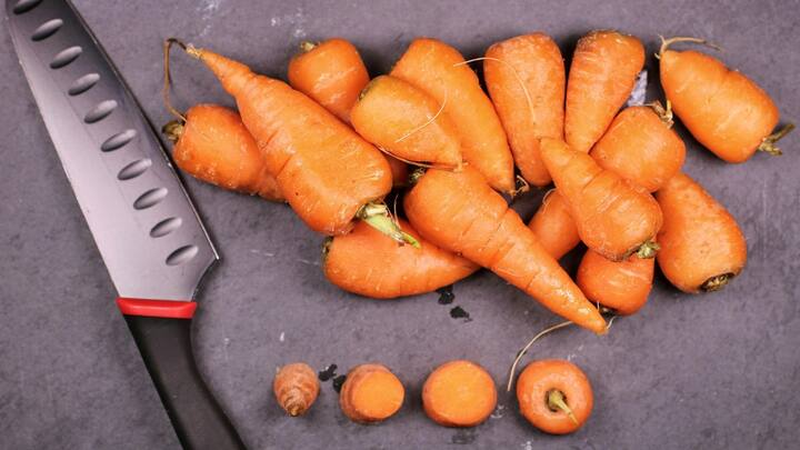 ছবি সূত্র- পিক্সেলস। গাজরের মধ্যে রয়েছে ভিটামিন এ। এই ভিটামিন আমাদের চোখের স্বাস্থ্যের খেয়াল রাখে। চোখের অসুখ থেকে আপনাকে দূরে রাখবে গাজর।