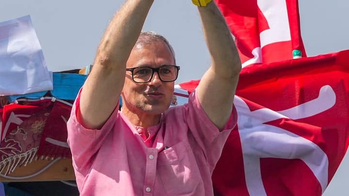 जम्मू कश्मीर में आखिरी विधानसभा चुनाव 10 साल पहले हुए थे. इन चुनाव में पीडीपी ने 28 सीटों पर जीत दर्ज की थी तो वहीं भारतीय जनता पार्टी ने 25 सीटें जीती थी.