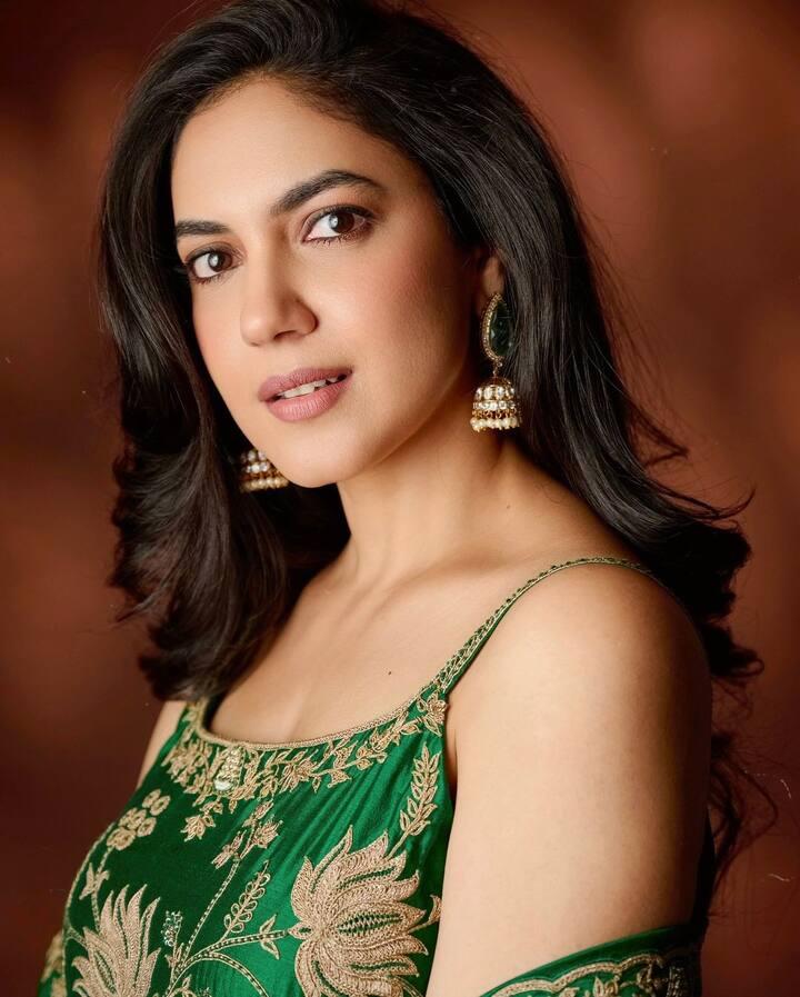 క్యూటీ బ్యూటీ రీతూ వర్మ సినిమాలు, వెబ్ సిరీస్ లతో బిజీగా ఉంది. Photo Credit: Ritu Varma/Instagram