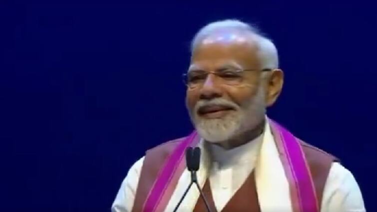 PM Modi In USA New York Man From Audience Mentions Kashi Mathura Videos goes viral Video: அமெரிக்காவில் பிரதமர் பேசும்போது, கூட்டத்திலிருந்து வந்த அந்த வார்த்தை.! சிரித்த மோடி.!. வைரலாகும் வீடியோ.!