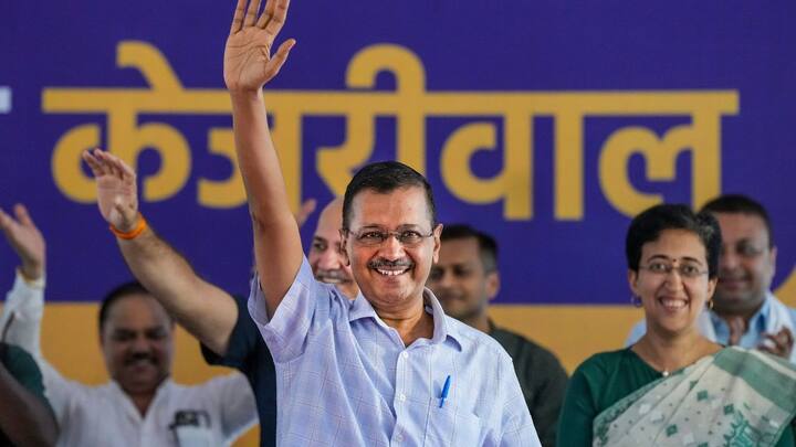 जेल से रिहा होने के बाद अब अरविंद केजरीवाल हरियाणा की जनता से भावनात्मक अपील कर रहे हैं और खुद को हरियाणा का बेटा बता रहे हैं. केजरीवाल खुद अपनी पत्नी के साथ हरियाणा के विभिन्न क्षेत्रों में घर-घर जाकर चुनावी प्रचार कर रहे हैं.