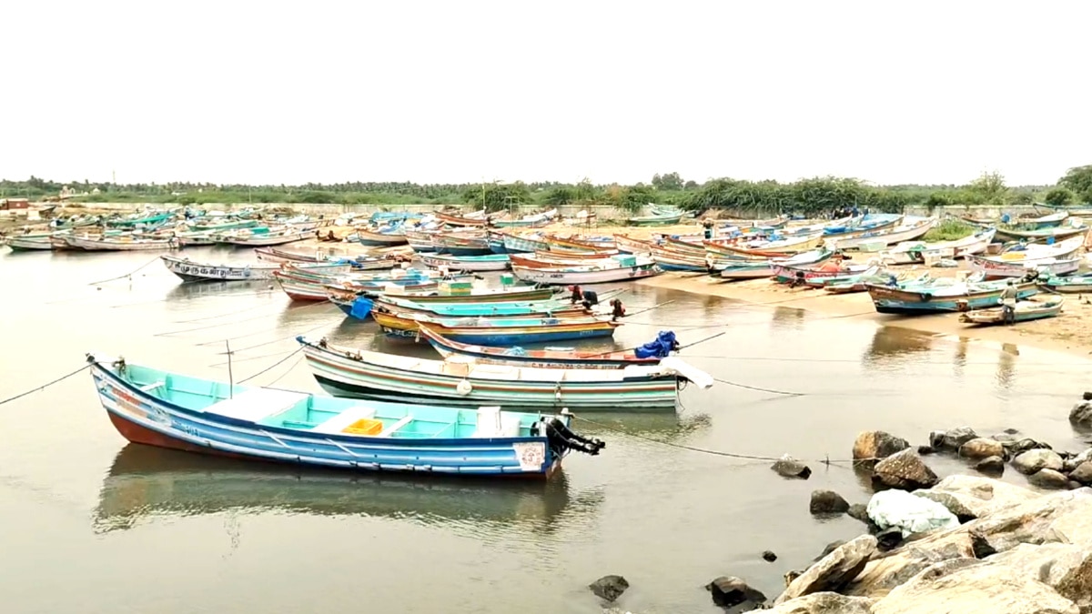 சிறைபிடிக்கப்பட்ட தமிழக மீனவர்கள்; ஆதரவுக்கரம் நீட்ட முன்வந்த தவெகவினர்