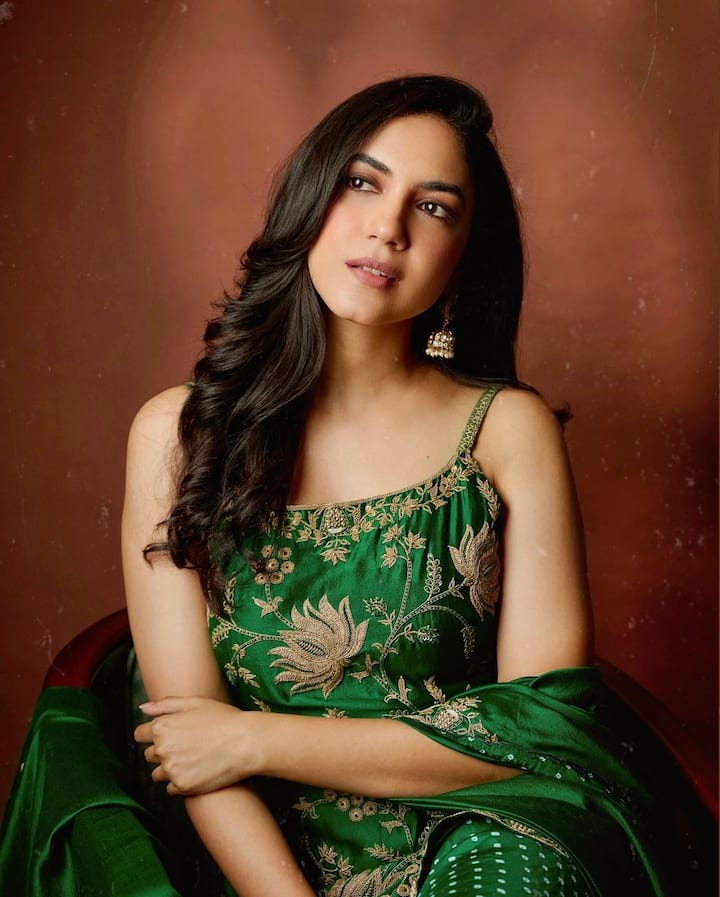 ప్రస్తుతం శ్రీ విష్ణు నటిస్తున్న  ‘స్వాగ్’ మూవీలో హీరోయిన్ గా నటిస్తున్నది. Photo Credit: Ritu Varma/Instagram