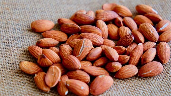 இப்படி செய்வதால் நினைவாற்றல் அதிகரிக்க, எலும்பின் அடந்த்தி அதிகரிக்க உள்ளிட்ட நன்மைகள் கிடைக்கும். ஆனால், ஒரு நாளைக்கு எவ்வளவு சாப்பிட வேண்டும் என்ற அளவு முக்கியம் என்று சொல்லப்படுகிறது.