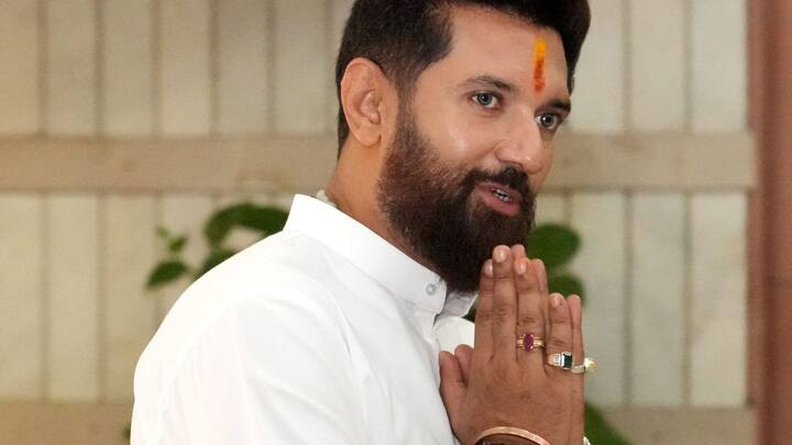 झारखंड में इस साल के अंत में विधानसभा चुनाव होने है, जिसे लेकर सभी पार्टियां अपनी-अपनी तैयारियों में जुट गई है. लोक जनशक्ति पार्टी के अध्यक्ष चिराग पासवान ने भी चुनाव को लेकर कमर कस ली है.