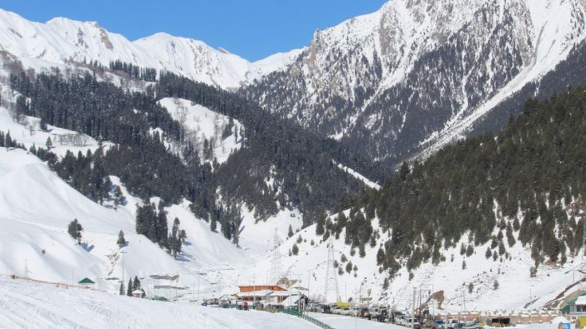 Winter Wonderlands: Breathtaking Destinations To Experience Magical Snowfall In India