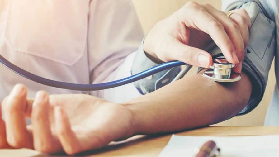 Heart Attack: ਆਖਰ ਨੌਜਵਾਨਾਂ ਨੂੰ ਵੀ ਕਿਉਂ ਹੋ ਰਿਹਾ ਹਾਰਟ ਅਟੈਕ...ਡਾਕਟਰਾਂ ਨੇ ਕੀਤੇ ਵੱਡੇ ਖੁਲਾਸੇ Heart Attack why young people are getting heart attack Big revelations by doctors ABPP Heart Attack: ਆਖਰ ਨੌਜਵਾਨਾਂ ਨੂੰ ਵੀ ਕਿਉਂ ਹੋ ਰਿਹਾ ਹਾਰਟ ਅਟੈਕ...ਡਾਕਟਰਾਂ ਨੇ ਕੀਤੇ ਵੱਡੇ ਖੁਲਾਸੇ