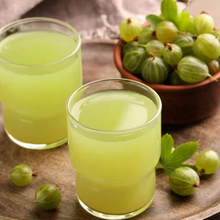 To get relief from stomach pain, dry Amla should be consumed as it is rich in anti-oxidants called polyphenols, which reduce the toxins in the stomach.