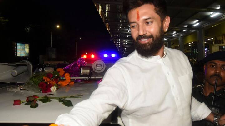 इसी के साथ उन्होंने झारखंड मुक्ति मोर्चा और कांग्रेस के बीच सत्ता में गठबंधन की जमकर आलोचना की. उन्होंने कहा कि अक्टूबर के पहले सप्ताह में भाजपा चुनाव समिति की बैठक करेंगी और फिर निर्णय लेगी.