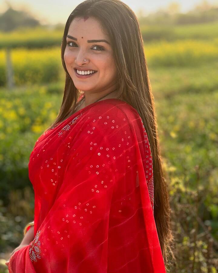 आम्रपाली ने इस दौरान ये भी कहा कि, “मैं तो ऐसी ही हूं. मैं बस अपने काम पर फोकस करती हूं. अगर मैं अपनी बॉडी बदलूंगी तो वो सिर्फ इसलिए क्योंकि मैं करना चाहती हूं. कोई प्रेशर डाले तो मैं ये नहीं करूंगी.”