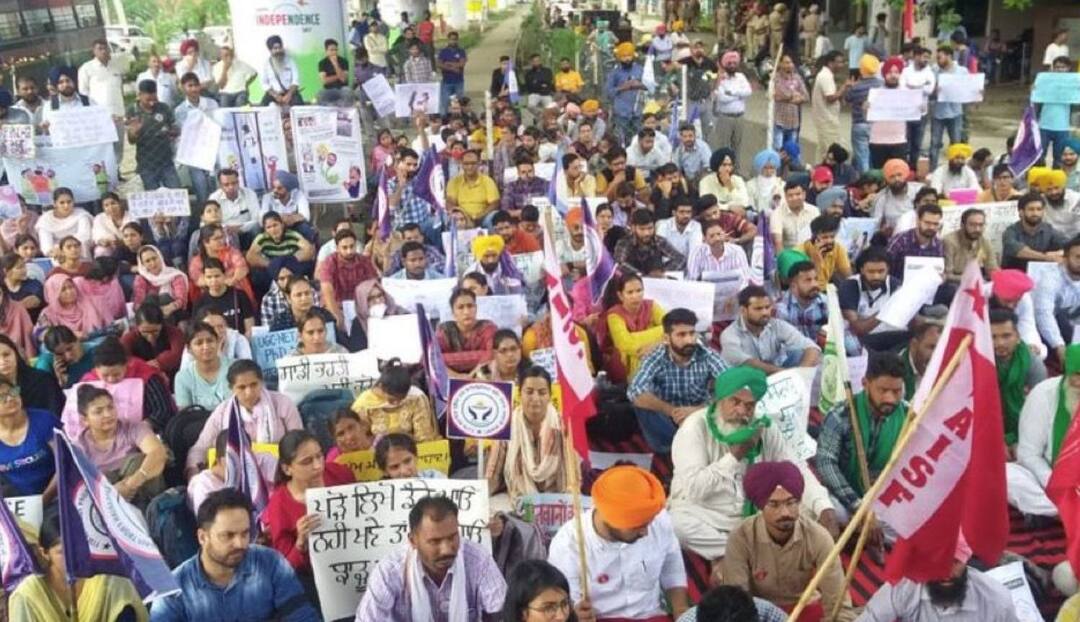 Relief to 1158 Assistant Professor recruitment in Punjab Punjab News: ਸੰਘਰਸ਼ ਨੂੰ ਪਿਆ ਬੂਰ, 1158 ਅਸਿਸਟੈਂਟ ਪ੍ਰੋਫੈਸਰ ਦੀ ਭਰਤੀ ਨੂੰ ਹਾਈਕੋਰਟ ਨੇ ਦਿੱਤੀ ਹਰੀ ਝੰਡੀ, ਮਜੀਠੀਆ ਨੇ ਦਿੱਤੀਆਂ ਵਧਾਈਆਂ