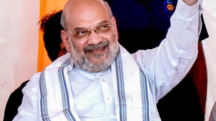 अमित शाह ने 5 किलो अनाज, किसानों को प्रति माह 6000 रुपए, हर घर में बिजली, पानी, सुरक्षा, रोड और शिक्षा देने की बात कही थी. शाह ने भाजपा की ओर से किए गए तमाम विकास कार्यों के बारे में जनता को बताया.