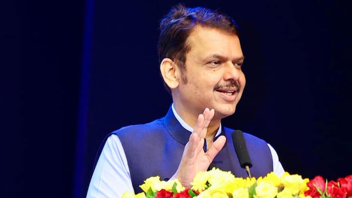 Maharashtra Elections: महाराष्ट्र में चुनाव से ठीक पहले बीजेपी बड़ा खेला कर सकती है. चर्चा इस बात की हो रही है कि देवेंद्र फडणवीस को चुनाव से पहले केंद्र में भेज कर कोई बड़ा पद सौंपा जाए.