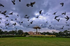 West Bengal Weather : দেশ থেকে শুরু বর্ষা বিদায়, বঙ্গের আকাশ থেকে কবে বিদায় নেবে কালো মেঘ?