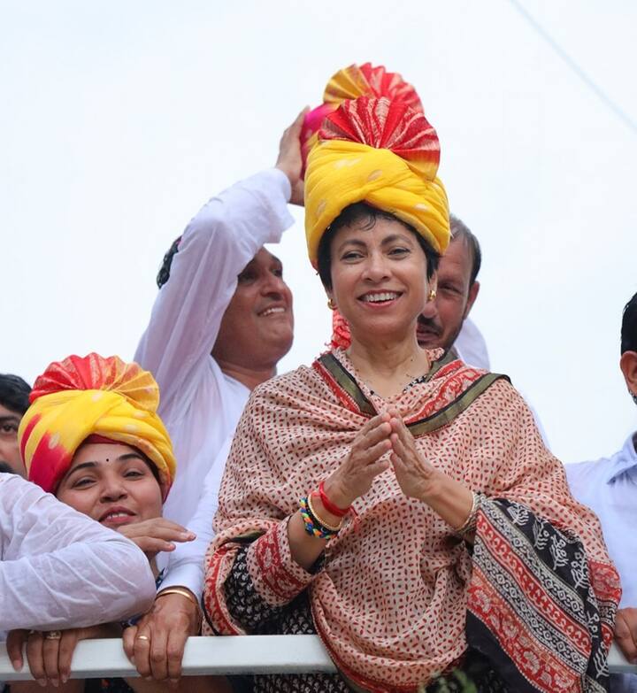 कुमारी सैलजा को कांग्रेस ने लोकसभा चुनाव में टिकट दिया है. उन्होंने सिरसा से जीत हासिल की थी. कांग्रेस सांसद ने साफ किया कि पुरानी बातों को छोड़कर अब हरियाणा में कांग्रेस की सरकार बनानी है.