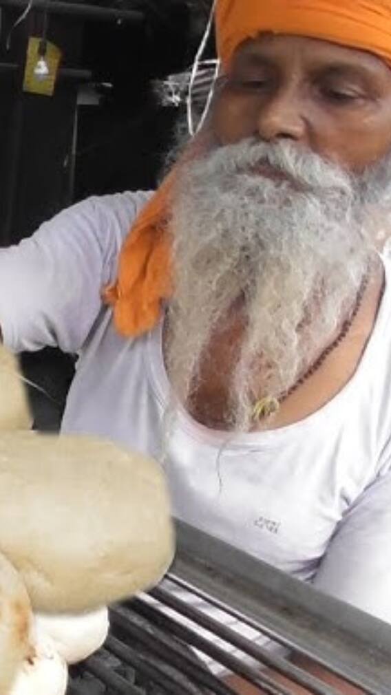 रांची के इस साधु बाबा की लिट्टी क्यों है फेमस, एक में ही भर जाता है पेट