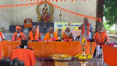 प्रसाद के घी में मिली चर्बी तो तिरुपति में इकट्ठे हुए संत, विहिप के भी महासचिव पहुंचे; जल्द हो सकता है बड़ा ऐलान प्रसाद के घी में मिली चर्बी तो तिरुपति में इकट्ठे हुए संत, विहिप के भी महासचिव पहुंचे; जल्द हो सकता है बड़ा ऐलान