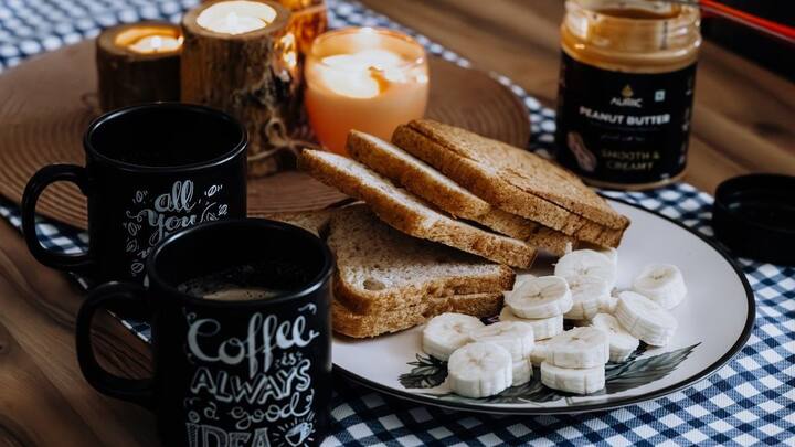 வீட்டில் தயாரித்த புரோட்டீன் ஸ்மீத்தி வகைகளை டய்ட்டில் சேர்க்கலாம். சாக்லெட், வாழைப்பழம், நட்ஸ், வெண்ணிலா பெர்ரீ, கீரை வகை ஷேக் வகைகளை சாப்பிடலாம்.