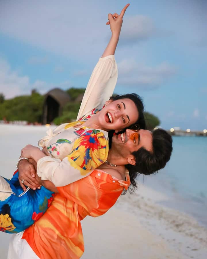 Sanaya's posts capture the essence of relaxation and celebration, giving fans a glimpse into their idyllic getaway.