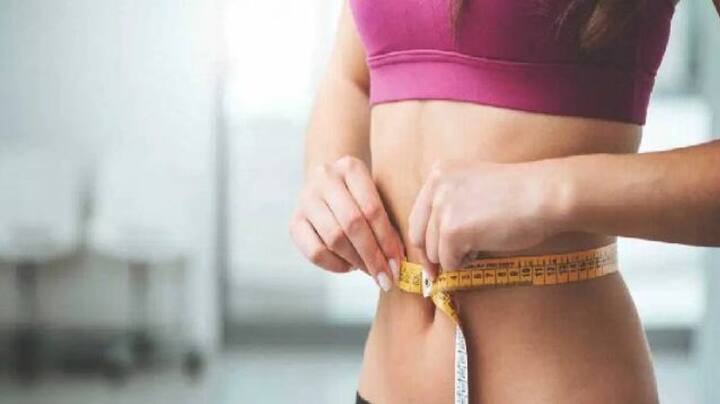 આજકાલથી વ્યસ્ત લાઈફસ્ટાઈલ અને આહાર શૈલીના કારણે મેદસ્વીતા એક સામાન્ય સમસ્યા બની ગઇ છે. જો વધતા જતાં વજન પર ધ્યાન ન આપવામાં આવે તો તે અનેક બીમારીનું કારણ બની છે.