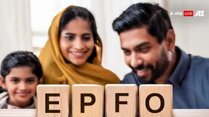 ব্যাঙ্ক অ্যাকাউন্টের তথ্য, যে সংস্থায় কাজ করতেন সেই সংস্থার তথ্য দিতে ভুল করলেও রেকর্ডের সঙ্গে না মিললে আবেদন খারিজ হতে পারে।    ছবি- এবিপি লাইভ এআই