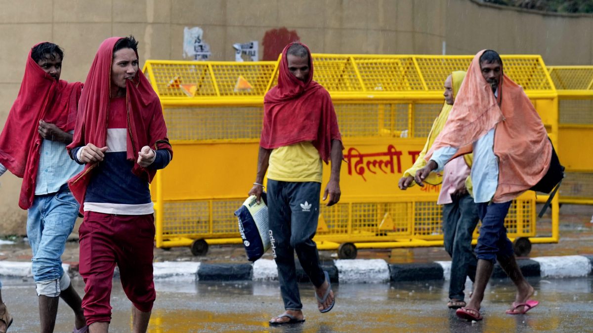 Delhi Weather: मानसून की वापसी से पहले दिल्ली में झमाझम बारिश की संभावना, जानें IMD का अपडेट