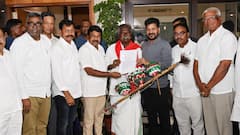 పద్మశ్రీ దర్శనం మొగిలయ్యకు ఇంటి స్థలం పత్రాలు అందించిన సీఎం రేవంత్ రెడ్డి