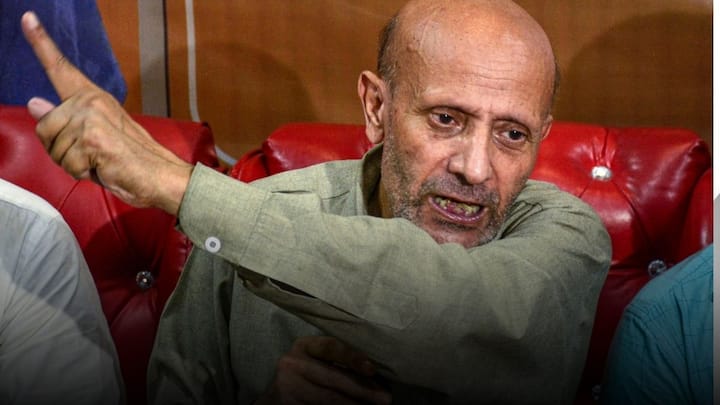 इंजीनियर राशिद ने कहा कि 370 निरस्त होने के बाद लोग चुनावी प्रक्रिया में शामिल होने के लिए बेहद उत्सुक है, लेकिन यह नरेंद्र मोदी के नए कश्मीर की वजह से नहीं है बल्कि इसलिए है क्योंकि यहां के लोग खुद को दबा हुआ महसूस करते हैं.