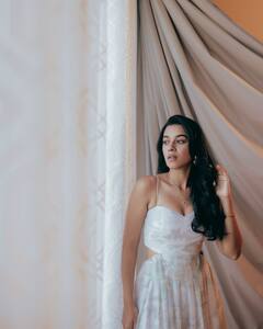 Mirnalini Ravi: మంచుతెర లాంటి దుస్తుల్లో మృణాళిని, కుర్రాళ్లు ఇలా చూస్తే తట్టుకోగలరా?