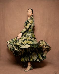 Sreemukhi : బ్యూటీఫుల్ లెహంగాలో శ్రీముఖి.. బతుకమ్మ ఫెస్టివల్​కి ఈ తరహా డ్రెస్ వేసుకుంటే సూపర్ ఉంటాది