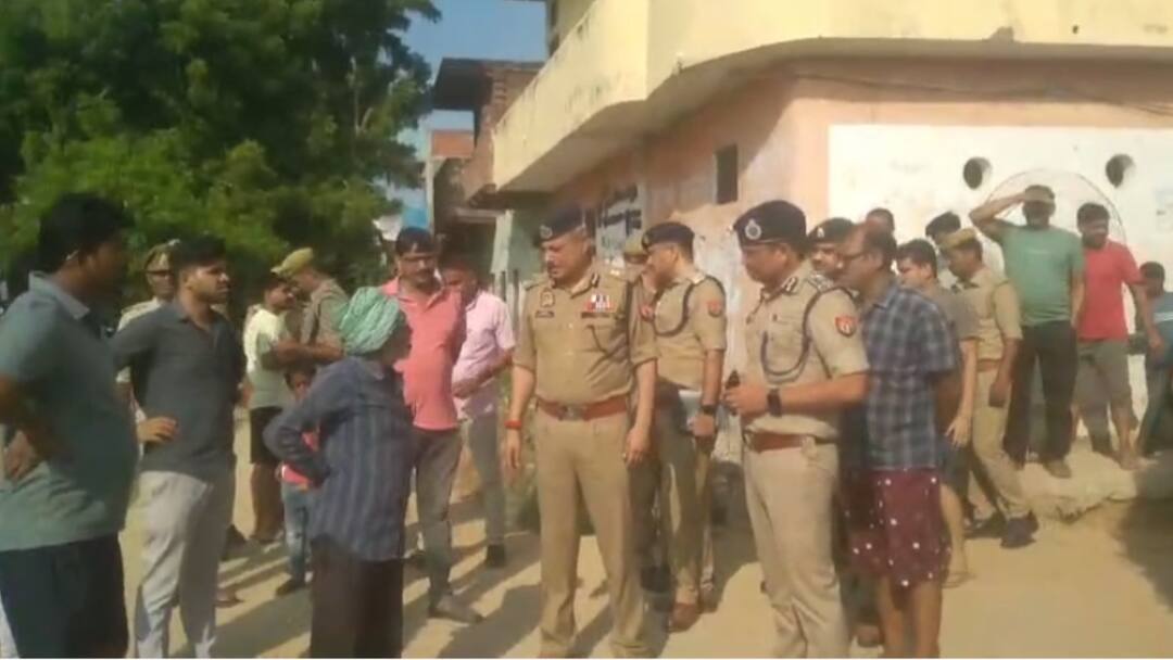 प्रतापगढ़ में दिनदहाड़े मैनेजर से लाखों की लूट, असलहा लहराते हुए आरोपी फरार Pratapgarh miscreant robbed 4.15 lakh rupees at gun point in daylight ann प्रतापगढ़ में दिनदहाड़े मैनेजर से लाखों की लूट, असलहा लहराते हुए आरोपी फरार