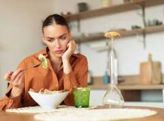 Stale Food Side Effects: ਗ਼ਲਤੀ ਨਾਲ ਵੀ ਨਾ ਖਾਓ ਠੰਡਾ ਭੋਜਨ, ਹੋ ਜਾਵੇਗਾ ਵੱਡਾ ਨੁਕਸਾਨ, ਇੱਕ ਵਾਰ ਵਿਗੜੀ ਸਿਹਤ ਤਾਂ ਮੁੜ.....!