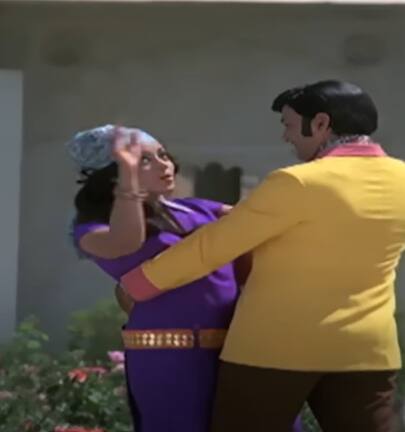 इसके साथ ही हेमा मालिनी ने प्रेम चोपड़ा के साथ की गई फिल्म ‘राजा जानी’ का एक किस्सा याद किया. एक्ट्रेस ने बताया कि उस फिल्म में हम दोनों ने साथ में एक गाना किया था.
