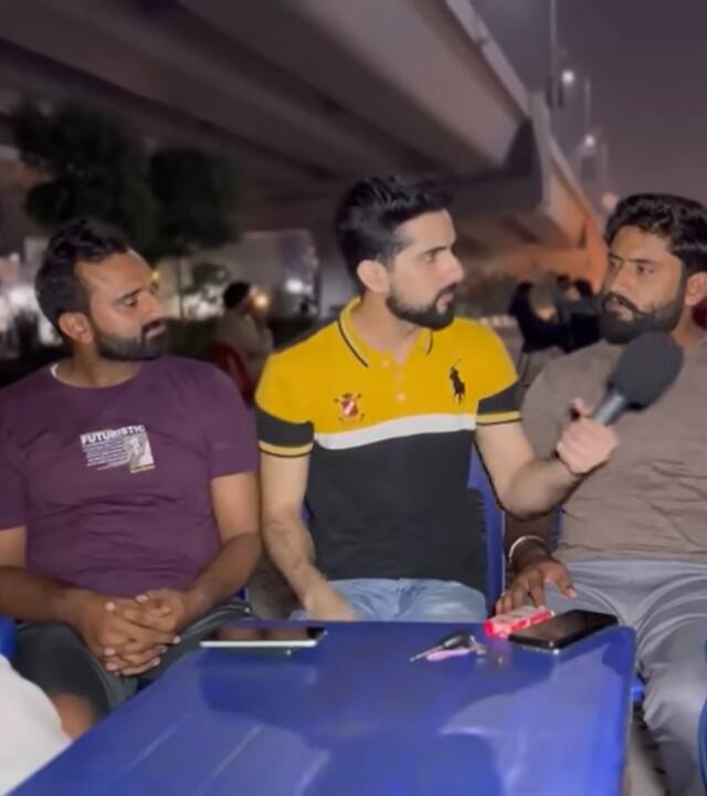 उन्होंने कहा कि पाकिस्तान की सरकार हर तीन साल पर बदलती है. जो भी नई सरकार आती है वह जेल चली जाती है. हमारे सिस्टम में अनपढ़ लोग बैठे हैं. जब तक हम पढ़े लिखे लोगों को ऊपर लेकर नहीं आएंगे तब तक पाकिस्तान की इकोनॉमी नहीं बढ़ेगी.