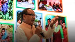 Jharkhand Elections: झारखंड में महिलाओं ने शिवराज चौहान को पोटली में दिया सीक्रेट गिफ्ट, जानें क्या था उसमें?