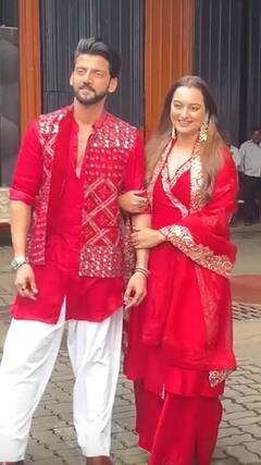 हाथों में हाथ थामे नजर आए सोनाक्षी सिन्हा और जहीर इकबाल | Mumbai News | ABP Shorts