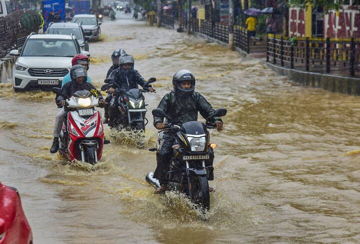 देश के अधिकतर हिस्सों में सामान्य से अधिक बारिश हुई, लेकिन 36 मौसम विज्ञान संबंधी उपमंडल में से पांच में कम बारिश दर्ज की गयी. इनमें जम्मू कश्मीर (26 प्रतिशत वर्षा कम), हिमाचल प्रदेश (20 प्रतिशत कम), अरुणाचल प्रदेश (30 प्रतिशत कम), बिहार (28 प्रतिशत कम) और पंजाब (27 प्रतिशत कम) शामिल हैं.