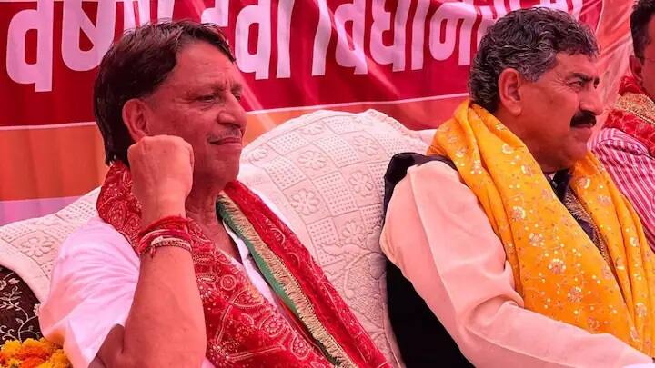 માતા વૈષ્ણો દેવી વિધાનસભા બેઠક માટે બધી પાર્ટીઓના મળીને કુલ સાત ઉમેદવારો મેદાનમાં ઉતર્યા છે. આ બેઠક પર BJPથી બલદેવ રાજ શર્મા અને કોંગ્રેસથી ભૂપેન્દ્ર સિંહ ચૂંટણી રણમાં છે. ચૂંટણીને ધ્યાનમાં રાખીને બલદેવ રાજ શર્માએ જીત માટે પૂરું જોર લગાવી રાખ્યું છે. તેઓ નાની નાની સભાઓ દ્વારા લોકો સાથે સંપર્ક કરી રહ્યા છે જેથી કમળ ખીલાવી શકાય.