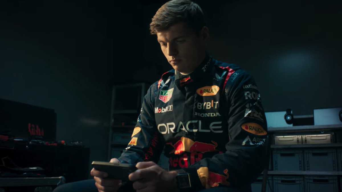 FC Mobile 25 Out Now. Launch Trailer Features Surprise F1 Racer, Football Legend Cameos. Find Out Who They Are