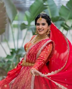 Sravanthi Chokarapu : గోపికమ్మలా ముస్తాబై నవ్వేస్తున్న స్రవంతి చోకరపు.. స్వాగ్ టీజర్ లాంచ్ ఈవెంట్​లో యాంకర్ లుక్స్