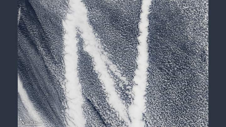 NO DOUBT THAT'S AN 'N': NASA's Terra satellite, with its Moderate Resolution Imaging Spectroradiometer (MODIS), captured this image of ship tracks across the Pacific Ocean on March 4, 2009, showing how particles from ships help clouds form.