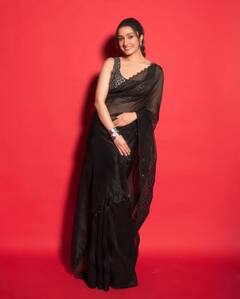 શ્રદ્ધા કપૂરને બ્લેક સાડીમાં જોઈને ફેન્સને યાદ આવી 'આશિકી 2', કહ્યું- 'કોઈ આટલું સુંદર કેવી રીતે હોઈ શકે'