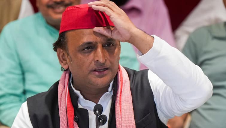 अखिलेश यादव के सोशल मीडिया पोस्ट से यूपी की ब्यूरोक्रेसी में मची हलचल
