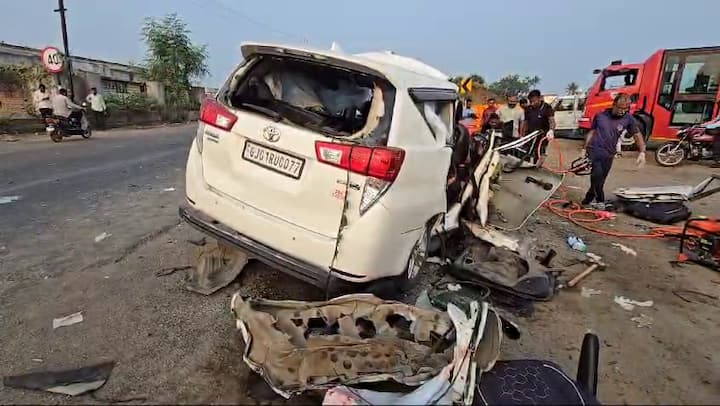 Himmatnagar accident news: હિંમતનગર સહકારી જીન મોડાસા કડવા પાટીદાર સમાજવાડી સામે આજે સવારે એક ગમખ્વાર માર્ગ અકસ્માત સર્જાયો હતો.