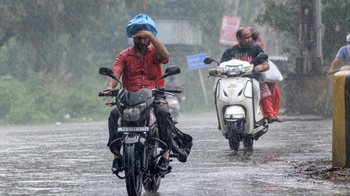 IMD Weather Forecast: उत्तर भारत में कुछ दिन के ठहराव के बाद अब एक बार फिर से बारिश का दौर शुरू होने वाला है. वहीं महाराष्ट्र के कई क्षेत्रों में भी बारिश को लेकर अलर्ट जारी किया गया है.