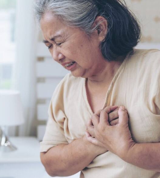 ਦੰਦਾਂ ਦੀ ਮਾੜੀ ਸਫਾਈ ਮਸੂੜਿਆਂ ਦੀ ਬਿਮਾਰੀ ਵਰਗੀਆਂ ਬਿਮਾਰੀਆਂ ਦਾ ਕਾਰਨ ਬਣ ਸਕਦੀ ਹੈ, ਜੋ ਕਿ ਬੈਕਟੀਰੀਆ ਨੂੰ ਖੂਨ ਦੇ ਪ੍ਰਵਾਹ ਵਿੱਚ ਦਾਖਲ ਹੋਣ ਦੇ ਕੇ ਕਾਰਡੀਓਵੈਸਕੁਲਰ ਸਮੱਸਿਆਵਾਂ ਦੇ ਜੋਖਮ ਨੂੰ ਵਧਾਉਂਦੀ ਹੈ।